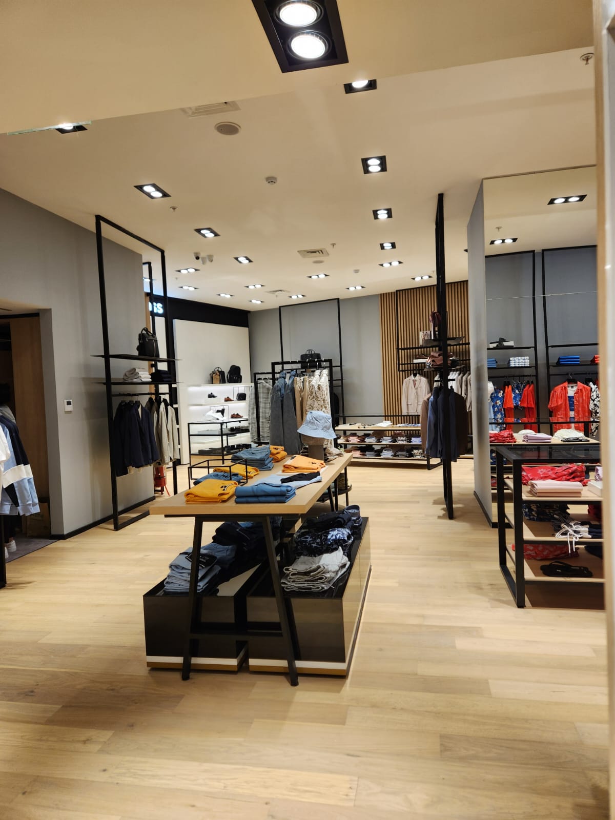 Hugo Boss Parque Arauco