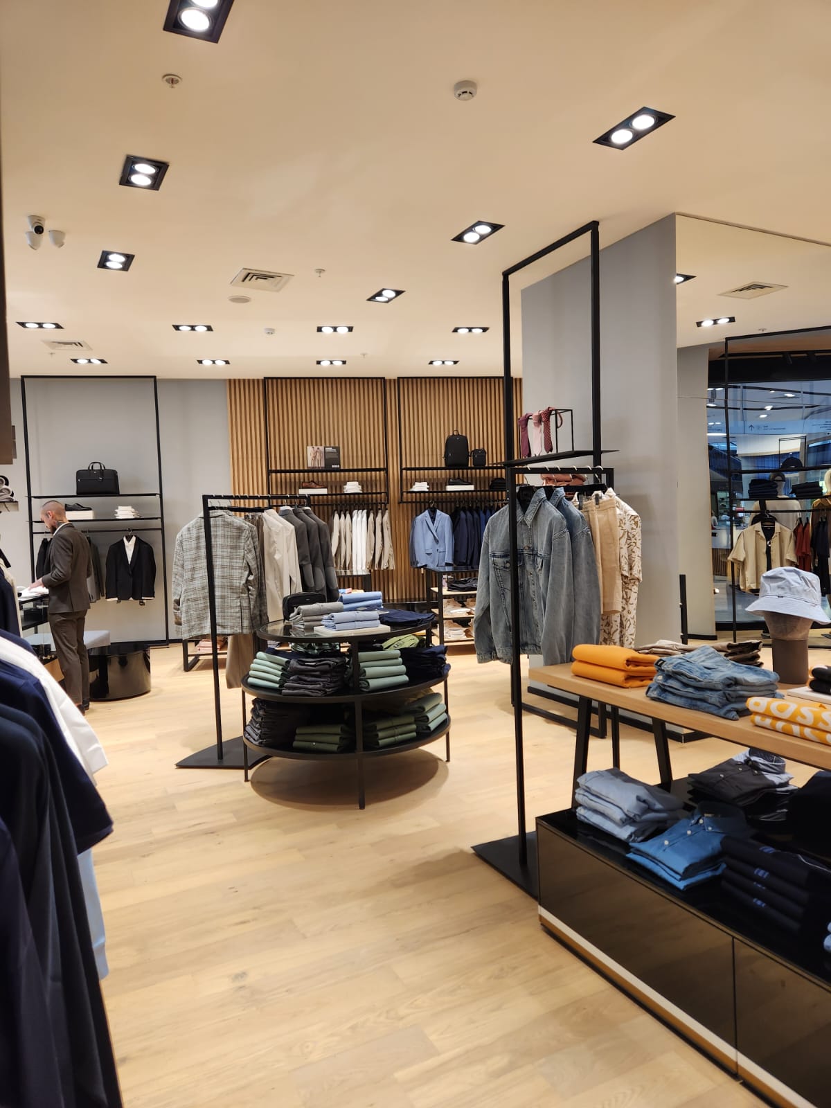 Hugo Boss Parque Arauco