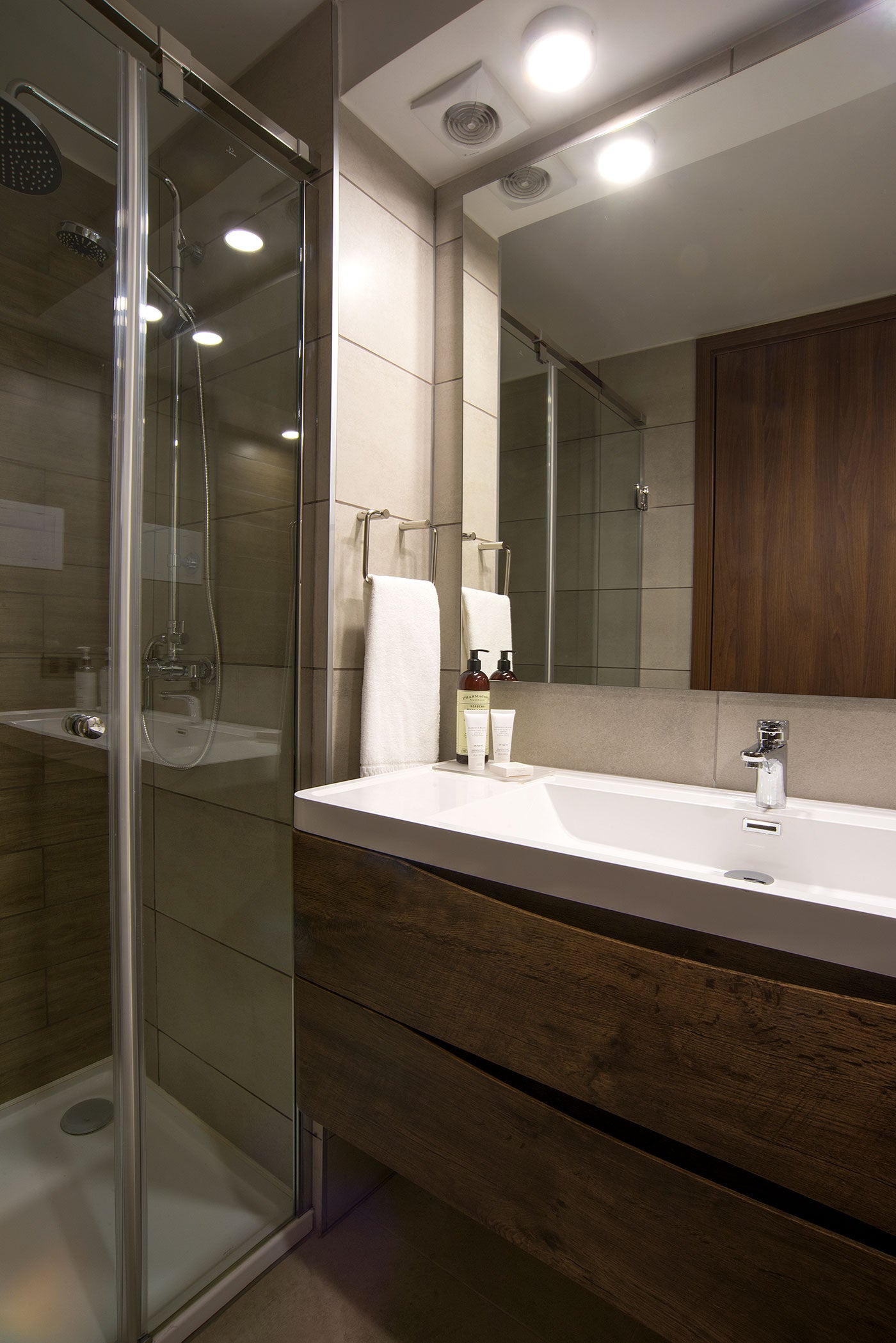 Edificio La Gloria, The Place